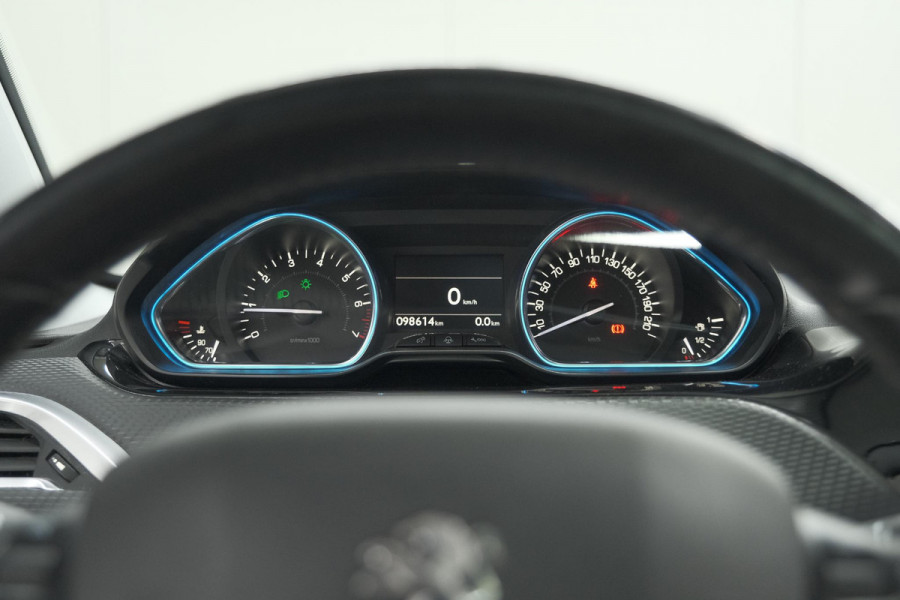 Peugeot 2008 PureTech 110 Allure | Panoramadak | Apple Carplay | Navigatie | Parkeersensoren