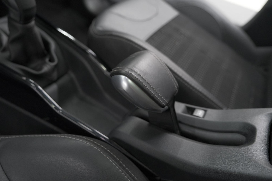 Peugeot 2008 PureTech 110 Allure | Panoramadak | Apple Carplay | Navigatie | Parkeersensoren