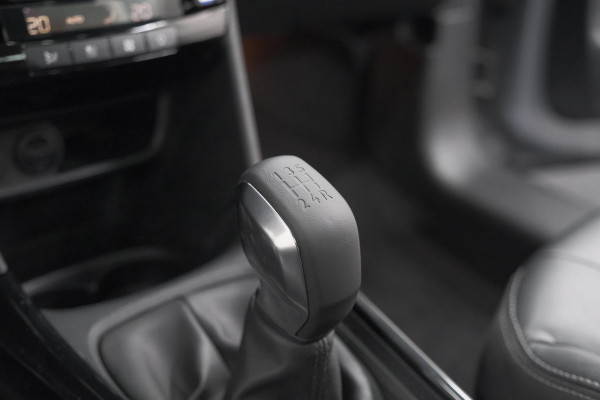 Peugeot 2008 PureTech 110 Allure | Panoramadak | Apple Carplay | Navigatie | Parkeersensoren