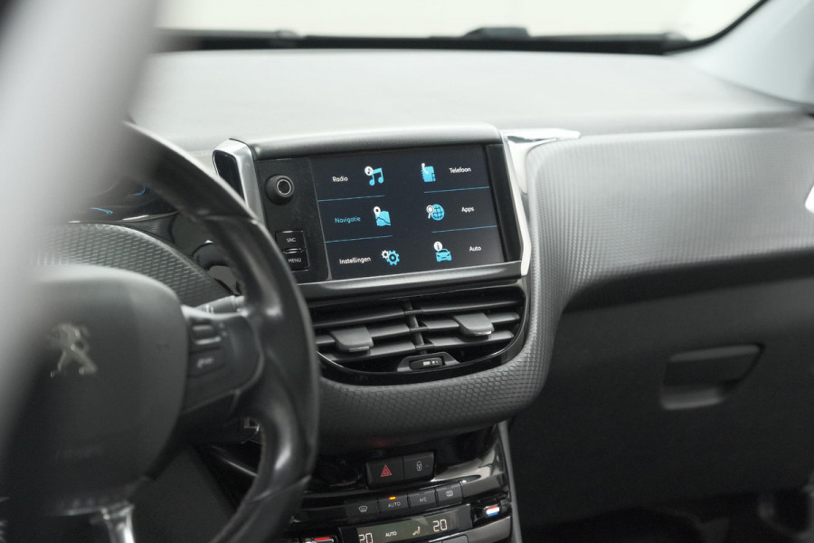 Peugeot 2008 PureTech 110 Allure | Panoramadak | Apple Carplay | Navigatie | Parkeersensoren