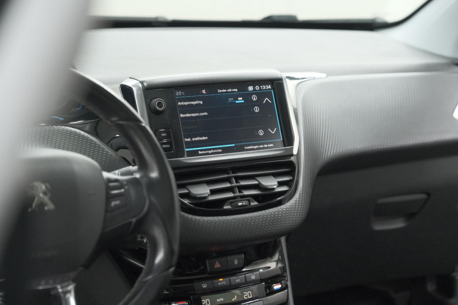 Peugeot 2008 PureTech 110 Allure | Panoramadak | Apple Carplay | Navigatie | Parkeersensoren