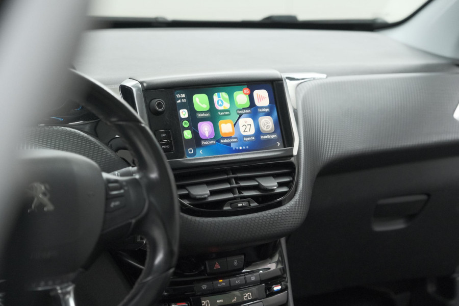 Peugeot 2008 PureTech 110 Allure | Panoramadak | Apple Carplay | Navigatie | Parkeersensoren