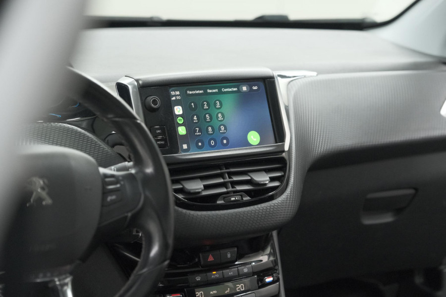 Peugeot 2008 PureTech 110 Allure | Panoramadak | Apple Carplay | Navigatie | Parkeersensoren