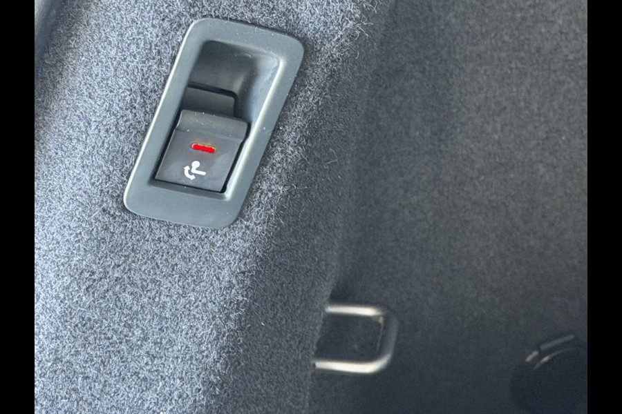 Audi Q4 e-tron 40 Launch edition S Competition 77 kWh Pan /Dak - Head Up - Trekhaak