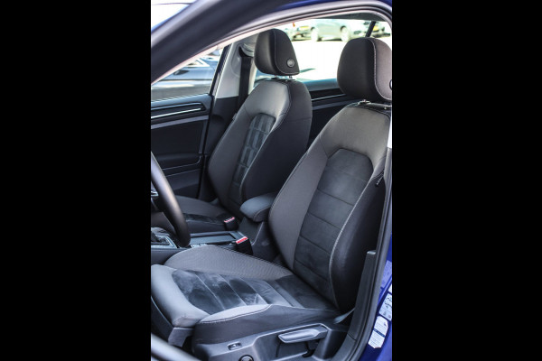 Volkswagen Golf 1.5 TSI R-Line *Pano*Dynaudio*DCC*Camera*Massage*Virtual*DSG*