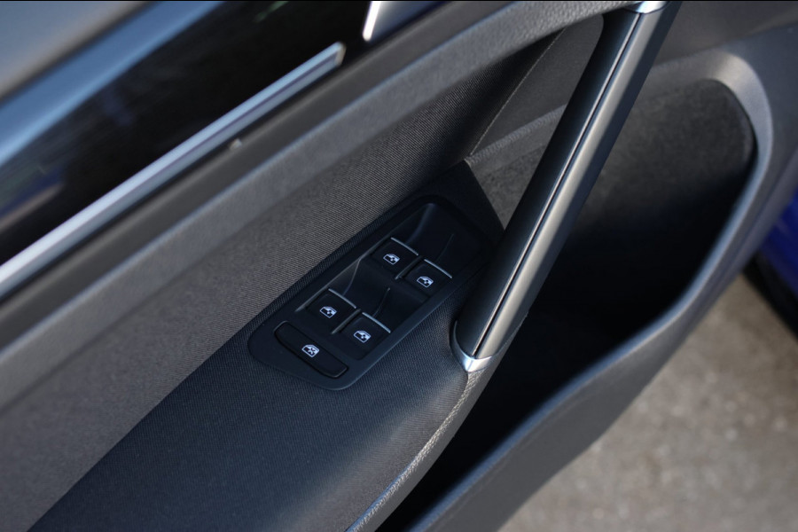 Volkswagen Golf 1.5 TSI R-Line *Pano*Dynaudio*DCC*Camera*Massage*Virtual*DSG*