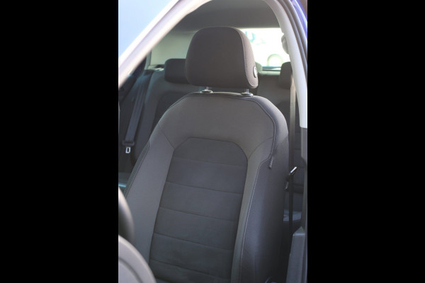 Volkswagen Golf 1.5 TSI R-Line *Pano*Dynaudio*DCC*Camera*Massage*Virtual*DSG*