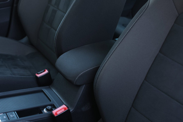 Volkswagen Golf 1.5 TSI R-Line *Pano*Dynaudio*DCC*Camera*Massage*Virtual*DSG*