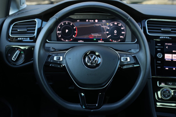 Volkswagen Golf 1.5 TSI R-Line *Pano*Dynaudio*DCC*Camera*Massage*Virtual*DSG*