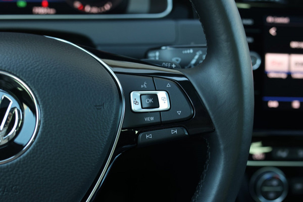 Volkswagen Golf 1.5 TSI R-Line *Pano*Dynaudio*DCC*Camera*Massage*Virtual*DSG*