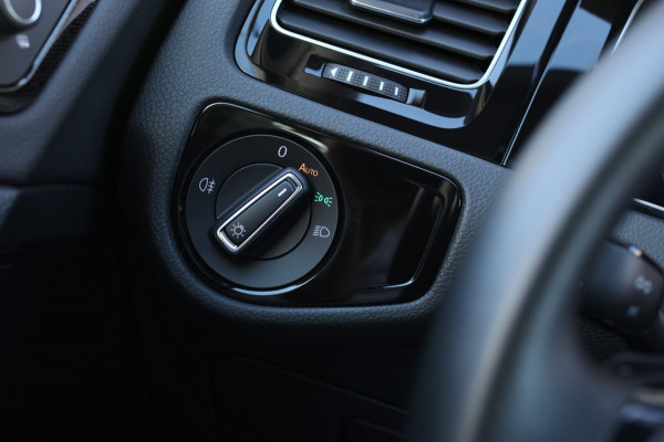 Volkswagen Golf 1.5 TSI R-Line *Pano*Dynaudio*DCC*Camera*Massage*Virtual*DSG*