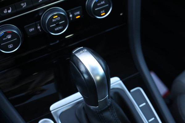 Volkswagen Golf 1.5 TSI R-Line *Pano*Dynaudio*DCC*Camera*Massage*Virtual*DSG*