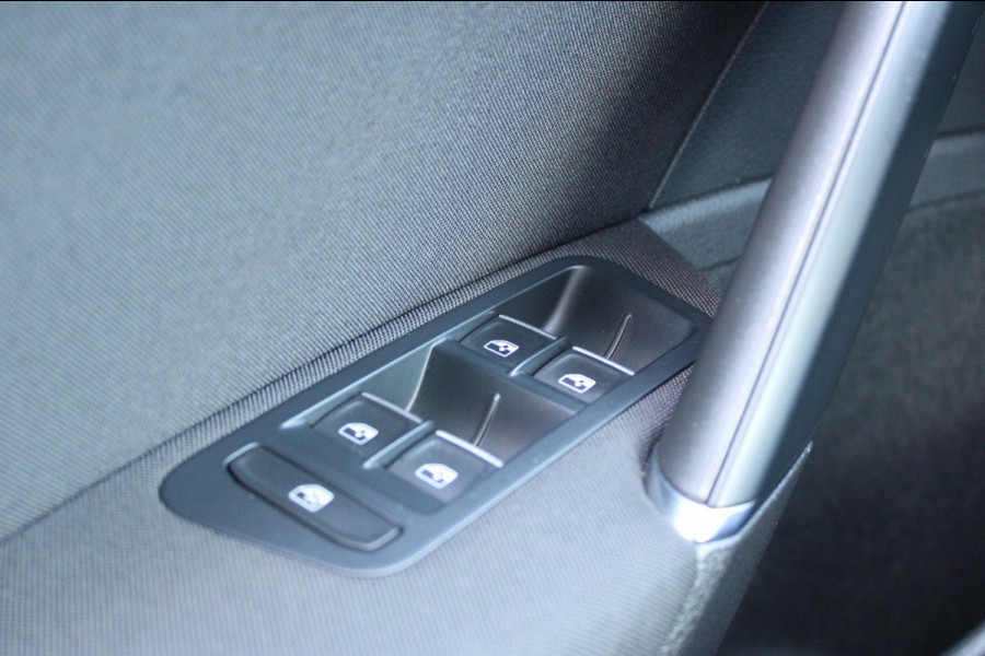 Volkswagen Golf 1.0 TSI Highline AdaptiveCruise VirtualCockpit Carplay !!NIEUWBINNEN!!