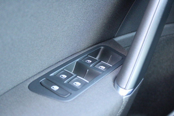 Volkswagen Golf 1.0 TSI Highline AdaptiveCruise VirtualCockpit Carplay !!NIEUWBINNEN!!