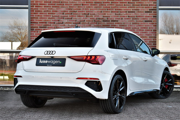 Audi A3 Sportback 45 TFSI e S-Line 19inch m-LED ACC Camera Sfeer Optic-black