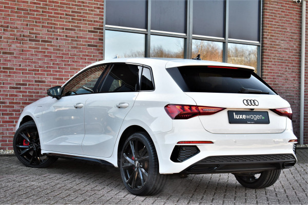 Audi A3 Sportback 45 TFSI e S-Line 19inch m-LED ACC Camera Sfeer Optic-black