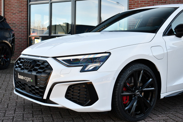 Audi A3 Sportback 45 TFSI e S-Line 19inch m-LED ACC Camera Sfeer Optic-black