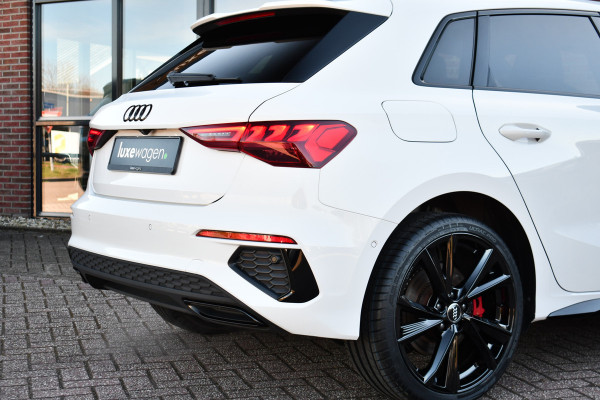 Audi A3 Sportback 45 TFSI e S-Line 19inch m-LED ACC Camera Sfeer Optic-black