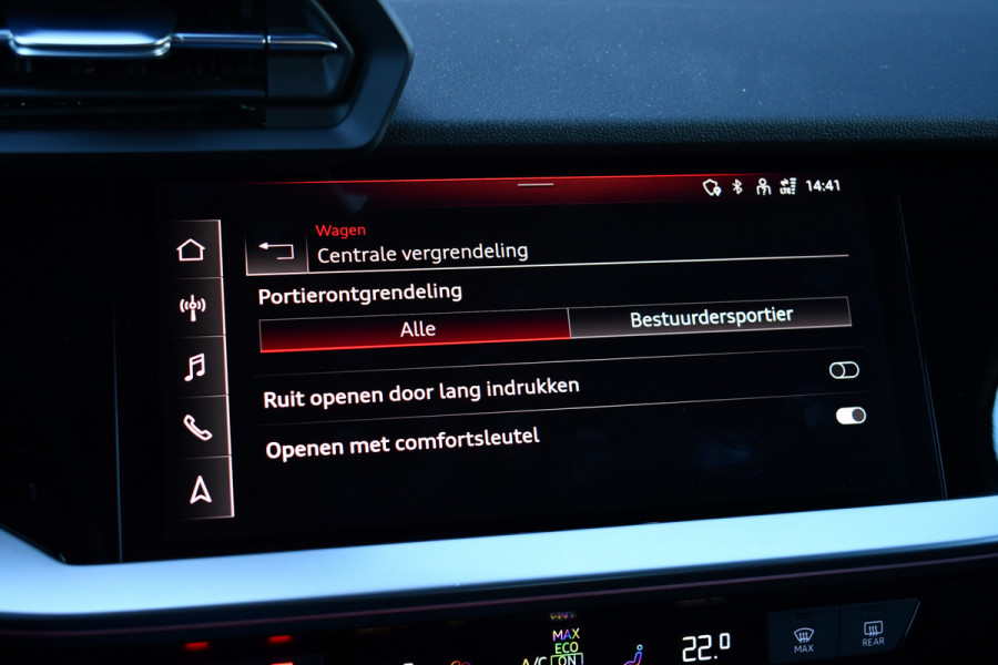 Audi A3 Sportback 45 TFSI e S-Line 19inch m-LED ACC Camera Sfeer Optic-black