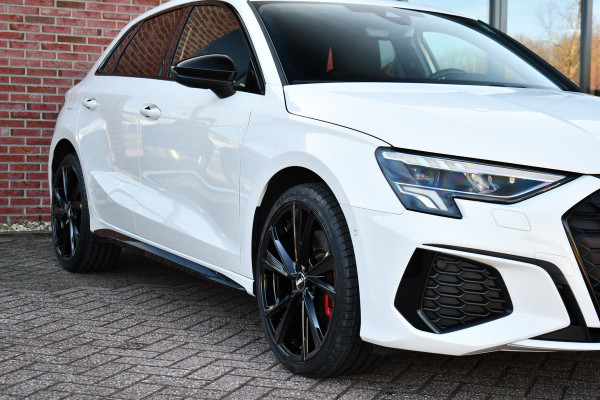 Audi A3 Sportback 45 TFSI e S-Line 19inch m-LED ACC Camera Sfeer Optic-black