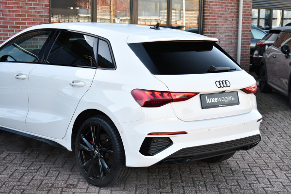 Audi A3 Sportback 45 TFSI e S-Line 19inch m-LED ACC Camera Sfeer Optic-black