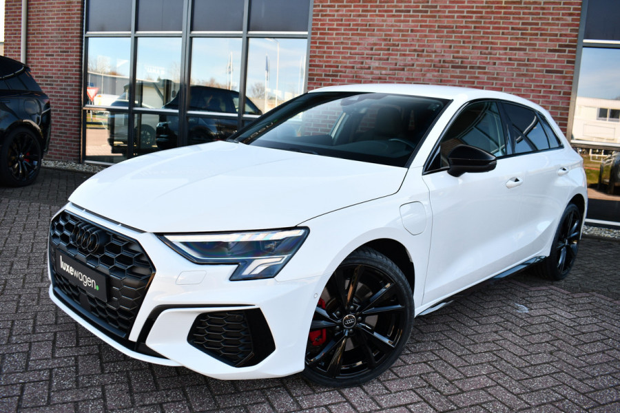 Audi A3 Sportback 45 TFSI e S-Line 19inch m-LED ACC Camera Sfeer Optic-black