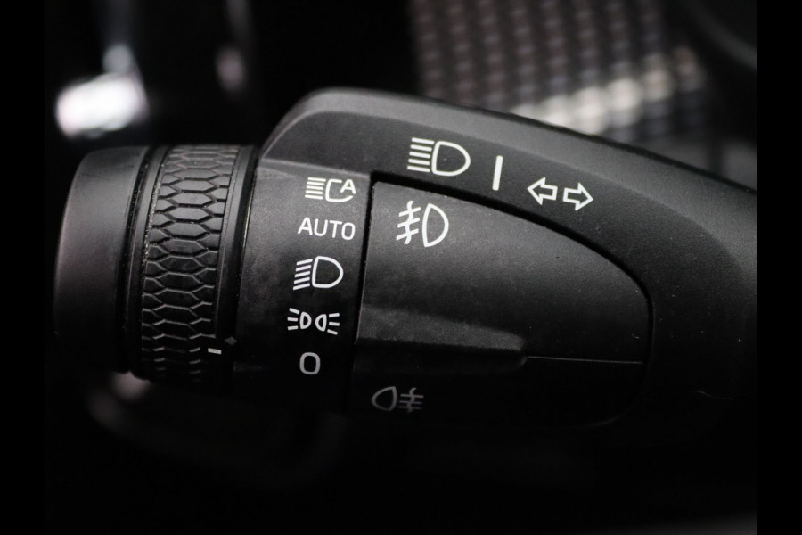 Volvo XC40 2.0 B3 Core 163pk Camera | Adapt. Cruise | Navi | Parkeersens. v+a | Trekhaak elektrisch uitklapbaar