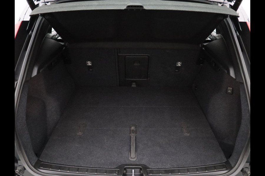 Volvo XC40 2.0 B3 Core 163pk Camera | Adapt. Cruise | Navi | Parkeersens. v+a | Trekhaak elektrisch uitklapbaar