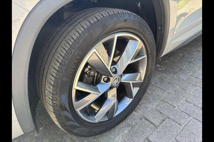 Škoda Kodiaq 1.5 TSI Sportline Business 150pk | Stoelverwarming | Adaptive cruise control | Elektrische achterklep | Keyless entry