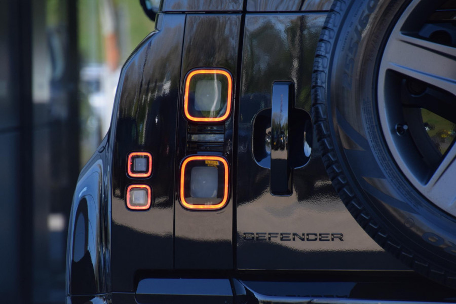 Land Rover Defender P300e 110 Dynamic SE Edition | Trekhaak | Pano | Cold Climate