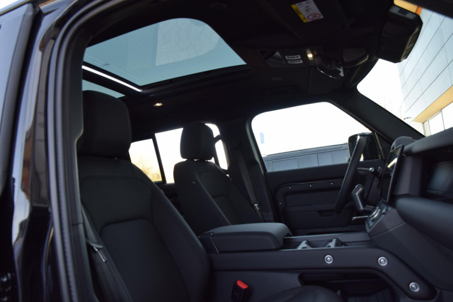 Land Rover Defender P300e 110 Dynamic SE Edition | Trekhaak | Pano | Cold Climate