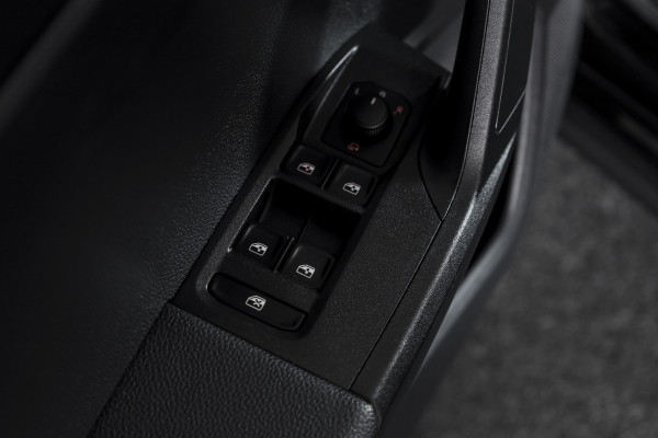 Seat Arona 1.0 TSI 95 PK Style | Dig. Cockpit | Cruise | PDC | Camera | App. Connect | ECC | LM 17" |