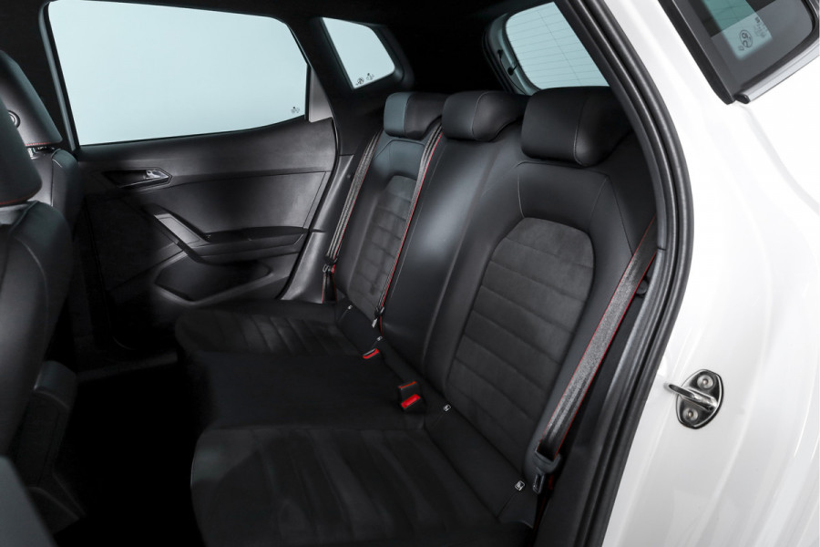 Seat Arona 1.0 TSI 110 PK FR Business Intense - Automaat | Dig. Cockpit | Cruise | PDC | Camera | NAV + App. Connect | ECC | Trekhaak | LM 18" |