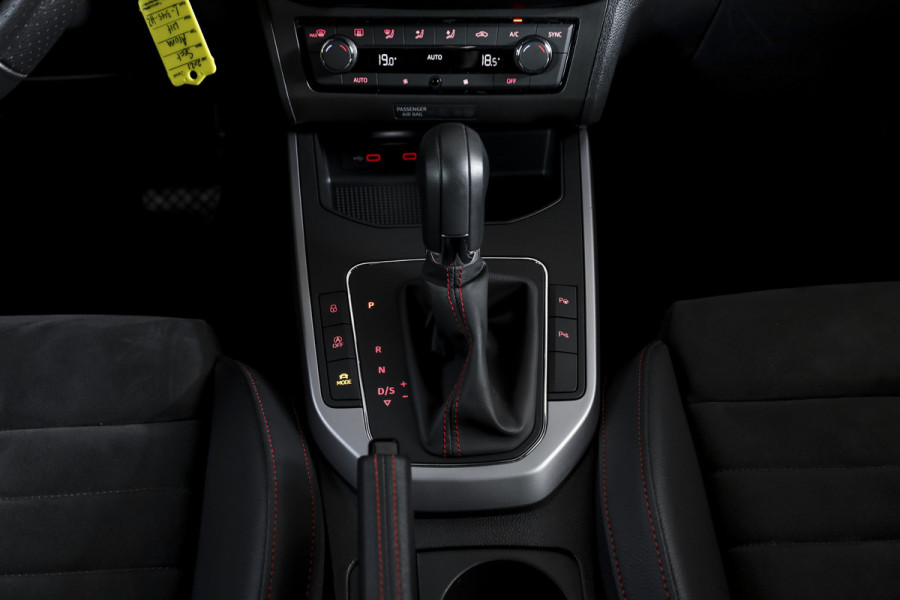 Seat Arona 1.0 TSI 110 PK FR Business Intense - Automaat | Dig. Cockpit | Cruise | PDC | Camera | NAV + App. Connect | ECC | Trekhaak | LM 18" |