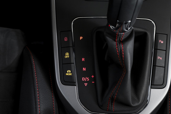 Seat Arona 1.0 TSI 110 PK FR Business Intense - Automaat | Dig. Cockpit | Cruise | PDC | Camera | NAV + App. Connect | ECC | Trekhaak | LM 18" |