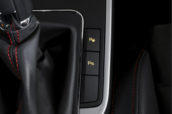 Seat Arona 1.0 TSI 110 PK FR Business Intense - Automaat | Dig. Cockpit | Cruise | PDC | Camera | NAV + App. Connect | ECC | Trekhaak | LM 18" |