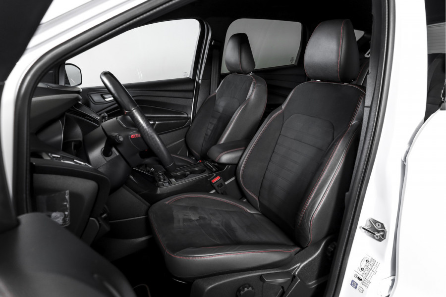 Ford Kuga 1.5 EcoBoost 150 PK ST Line | Cruise | Winterpakket | PDC | Camera | Bi-Xenon | NAV + App. Connect | ECC | Elek. Klep | Afn. Trekhaak | LM 18" |