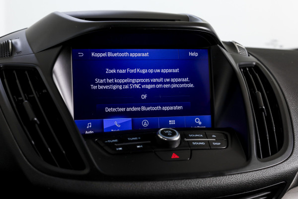 Ford Kuga 1.5 EcoBoost 150 PK ST Line | Cruise | Winterpakket | PDC | Camera | Bi-Xenon | NAV + App. Connect | ECC | Elek. Klep | Afn. Trekhaak | LM 18" |