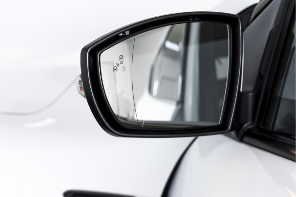 Ford Kuga 1.5 EcoBoost 150 PK ST Line | Cruise | Winterpakket | PDC | Camera | Bi-Xenon | NAV + App. Connect | ECC | Elek. Klep | Afn. Trekhaak | LM 18" |