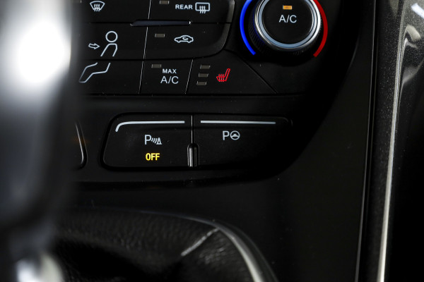 Ford Kuga 1.5 EcoBoost 150 PK ST Line | Cruise | Winterpakket | PDC | Camera | Bi-Xenon | NAV + App. Connect | ECC | Elek. Klep | Afn. Trekhaak | LM 18" |