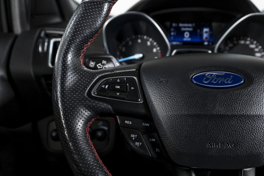 Ford Kuga 1.5 EcoBoost 150 PK ST Line | Cruise | Winterpakket | PDC | Camera | Bi-Xenon | NAV + App. Connect | ECC | Elek. Klep | Afn. Trekhaak | LM 18" |