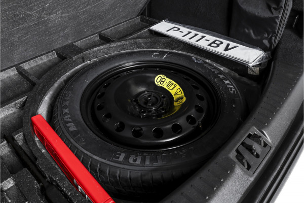 Ford Kuga 1.5 EcoBoost 150 PK ST Line | Cruise | Winterpakket | PDC | Camera | Bi-Xenon | NAV + App. Connect | ECC | Elek. Klep | Afn. Trekhaak | LM 18" |