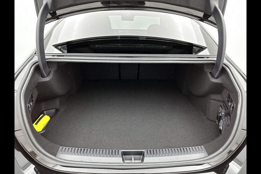 Mercedes-Benz E-Klasse 300 e Business Solution Luxury | Winterpakket | Comfortpakket Plus | Parkeerpakket met 360°-camera | Trekhaak | Stoelverwarming | Smartphone integratie |