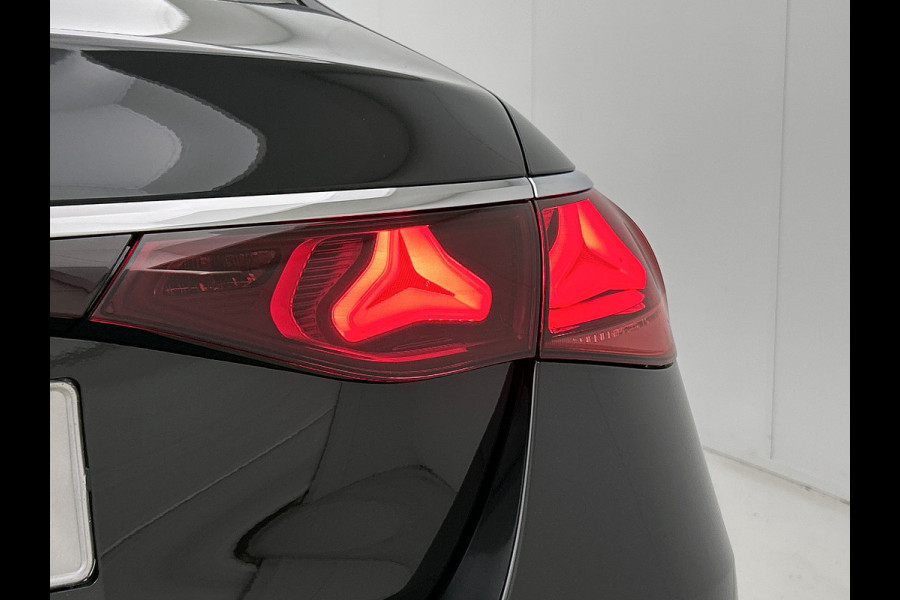 Mercedes-Benz E-Klasse 300 e Business Solution Luxury | Winterpakket | Comfortpakket Plus | Parkeerpakket met 360°-camera | Trekhaak | Stoelverwarming | Smartphone integratie |