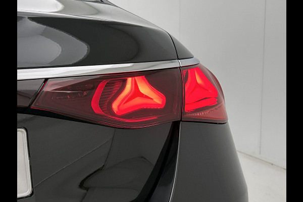 Mercedes-Benz E-Klasse 300 e Business Solution Luxury | Winterpakket | Comfortpakket Plus | Parkeerpakket met 360°-camera | Trekhaak | Stoelverwarming | Smartphone integratie |