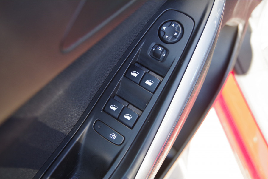 Opel Grandland X 1.2 Turbo Elegance TREKHAAK, APPLE CARPLAY/ANDROID AUTO, PARKEERSENSOREN