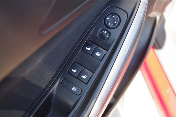 Opel Grandland X 1.2 Turbo Elegance TREKHAAK, APPLE CARPLAY/ANDROID AUTO, PARKEERSENSOREN