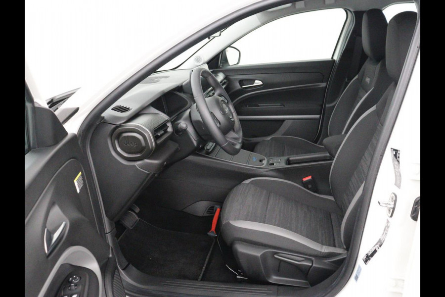 Jeep Avenger Longtitude 54 kWh | SOH 96.6% | Stoelverwarming | Carplay | Navigatie | Full LED | Warmtepomp | Keyless | Climate control | Digital Cockpit | Cruise control