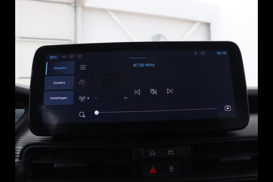 Jeep Avenger Longtitude 54 kWh | SOH 96.6% | Stoelverwarming | Carplay | Navigatie | Full LED | Warmtepomp | Keyless | Climate control | Digital Cockpit | Cruise control