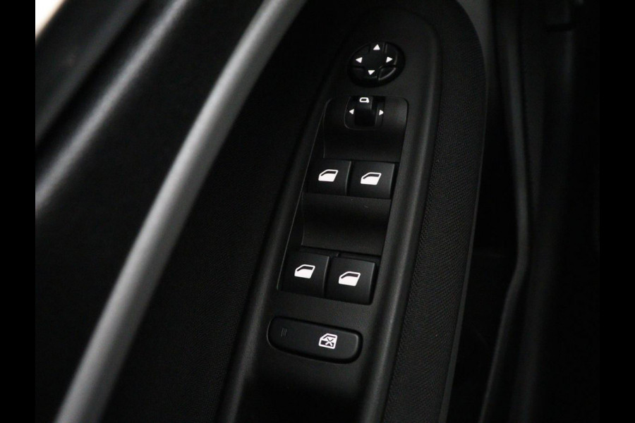 Jeep Avenger Longtitude 54 kWh | SOH 96.6% | Stoelverwarming | Carplay | Navigatie | Full LED | Warmtepomp | Keyless | Climate control | Digital Cockpit | Cruise control